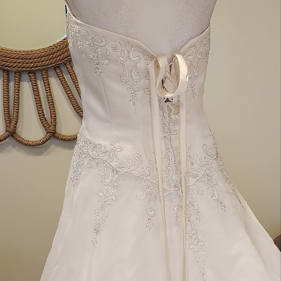 Mon Cherri Bridal Elegant Strapless Ivory Wedding Dress Size 10 W28 - Picture 8 of 13